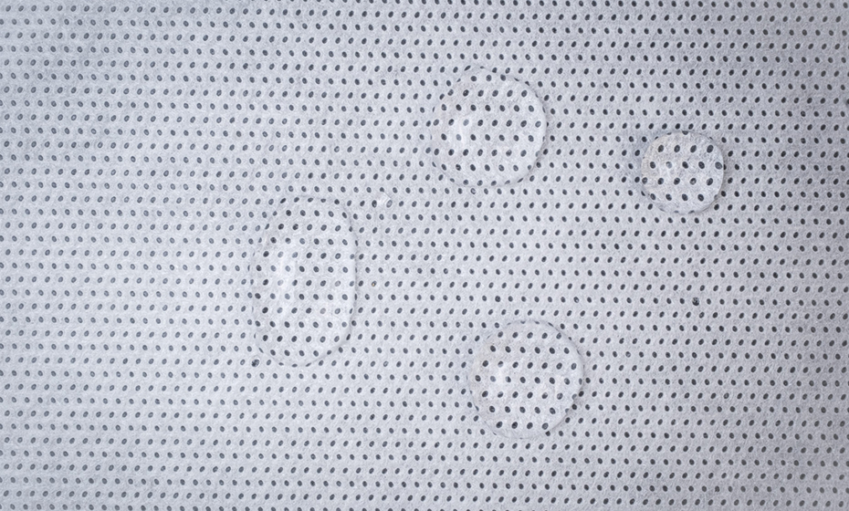 Hidrofobik nonwoven kumaş üzerinde su damlaları